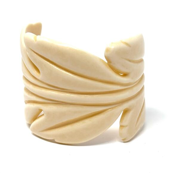 Gucci Leaf Cuff Bracelet - Picture 11 of 16